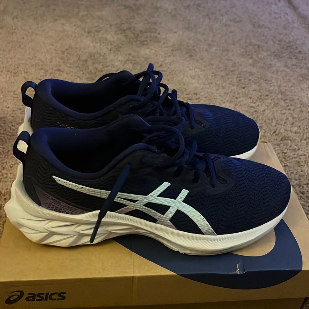 ASICS Girls running shoe size 4.5